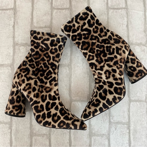 Steve Madden Valyant Valy Pointed Toe Velvet Leopard Heeled Bootie - Picture 2 of 7